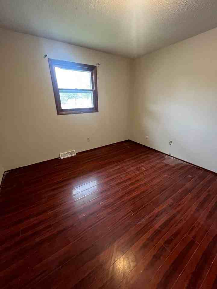 408 W Washington St - Photo 5 of 7