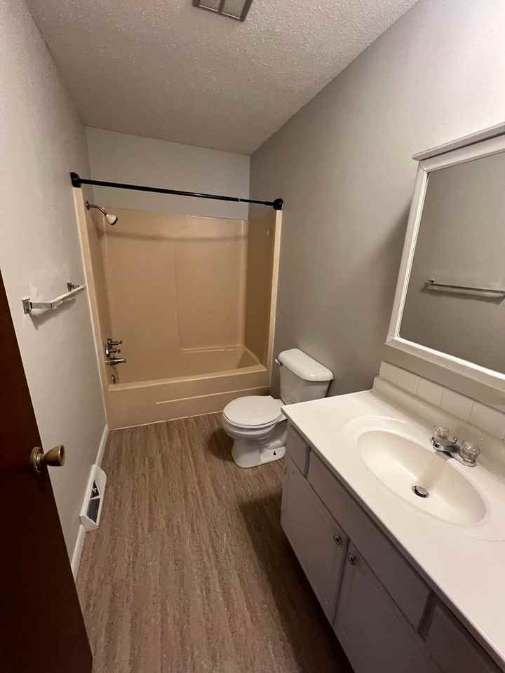 408 W Washington St - Photo 6 of 7