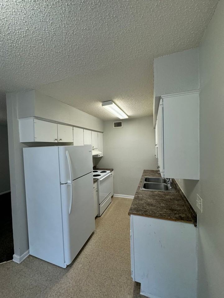 Linden Court - Photo 2 of 5