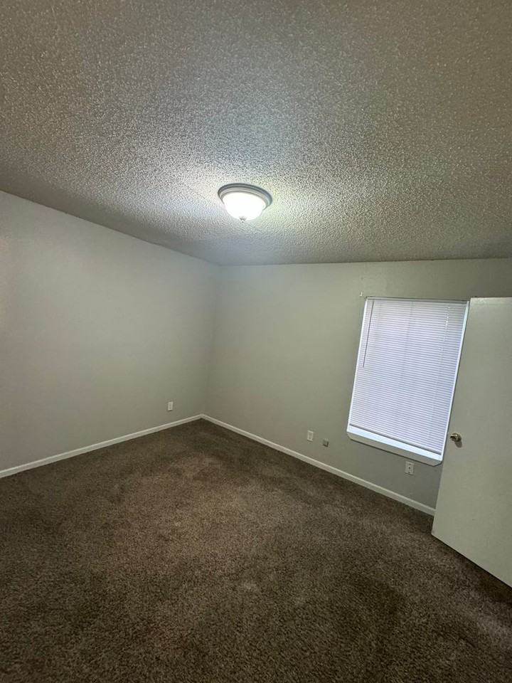 Linden Court - Photo 4 of 5