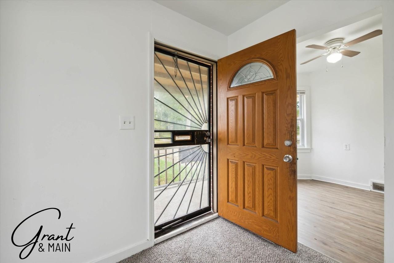 13926 Rockdale St - Photo 3 of 20