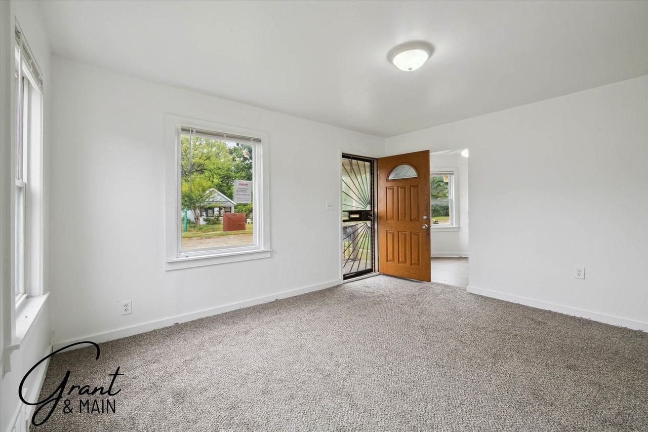 13926 Rockdale St - Photo 4 of 20