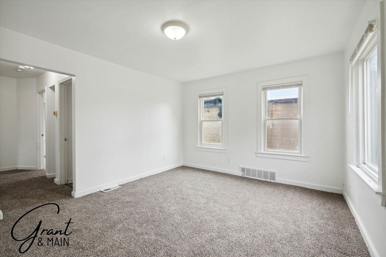 13926 Rockdale St - Photo 6 of 20