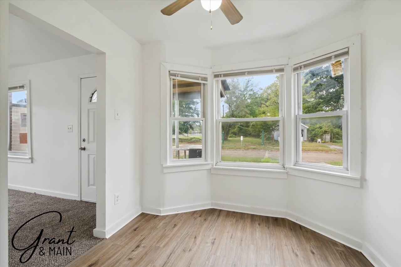 13926 Rockdale St - Photo 7 of 20