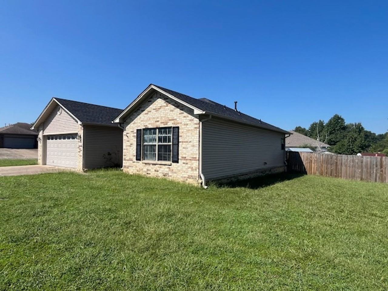 102 Rosebud Cir - Photo 4 of 44