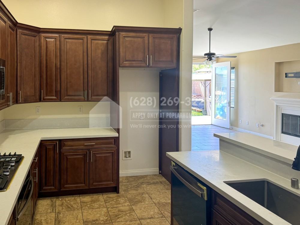 13745 Bayberry St - Photo 3 of 22