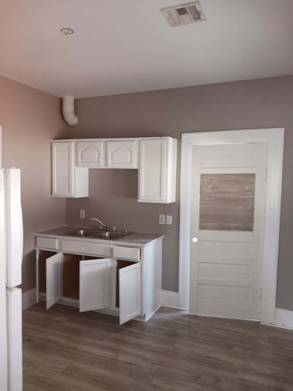 211 W 4th St - Photo 3 of 10