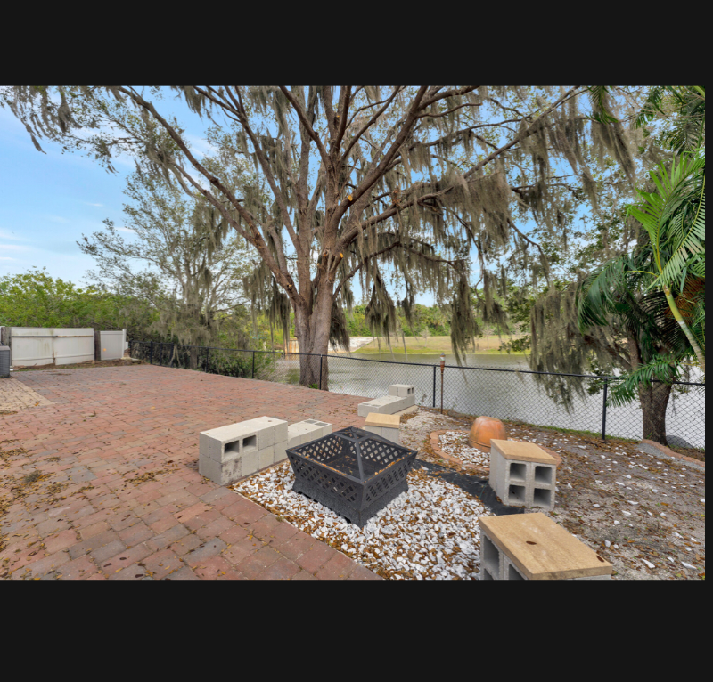 2590 Abbotsford St - Photo 2 of 18