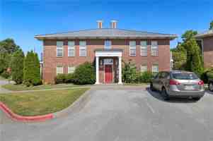 featured image of 413 Columbia Pl