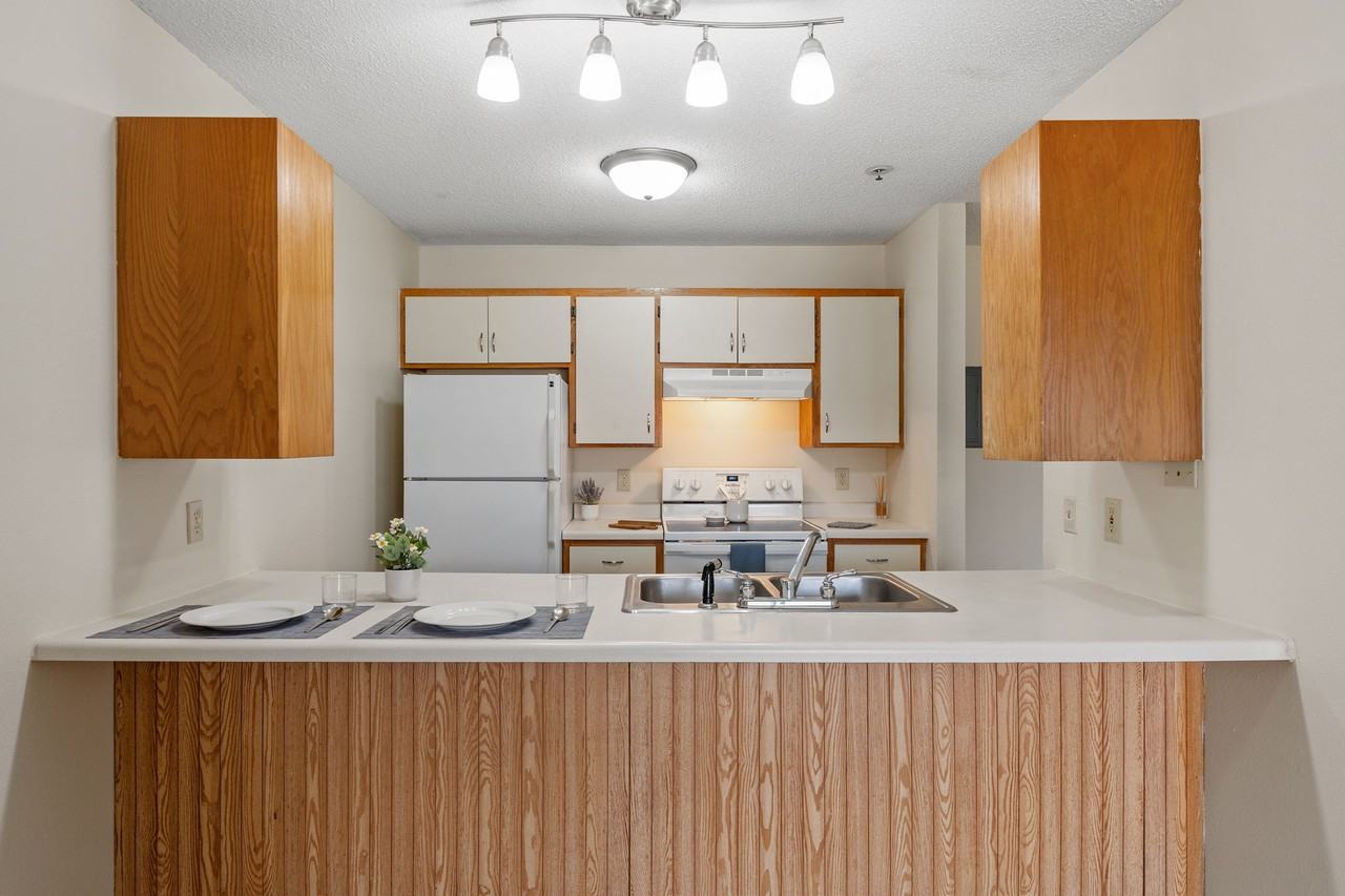 Camelot Square Living - Photo 5 of 12