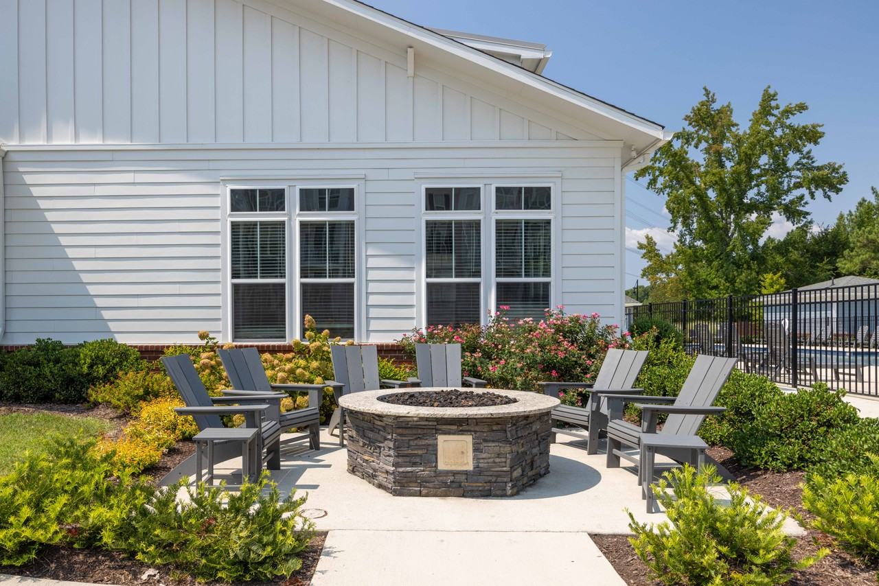 Commonwealth - Photo 7 of 50