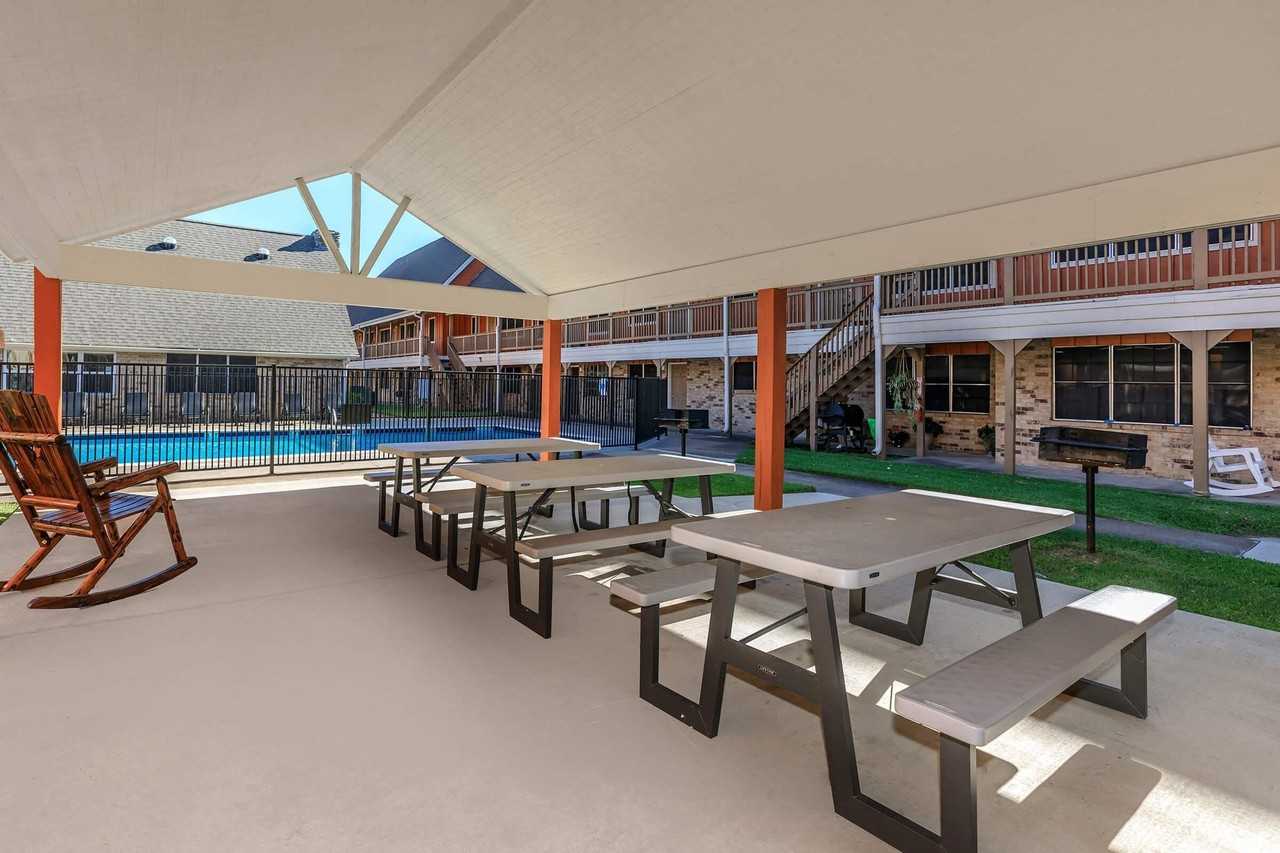 Cambridge in the Groves - Photo 2 of 30