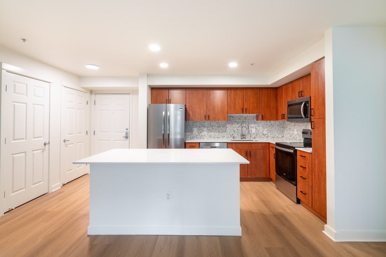 Wes on Western - Photo 6 of 51