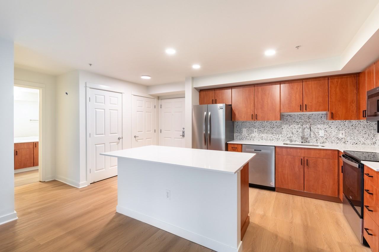 Wes on Western - Photo 7 of 51