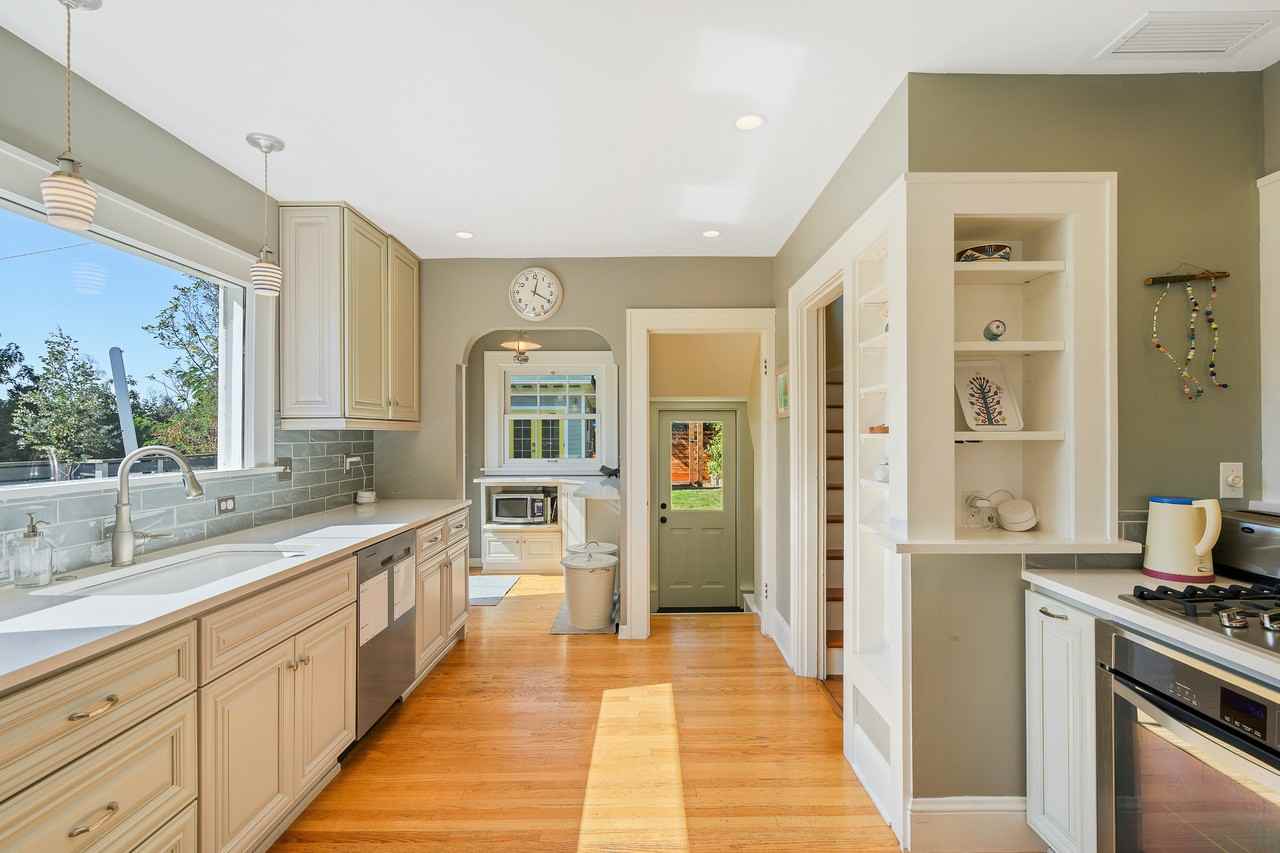 2353 Ne 60th Ave #NA - Photo 3 of 21