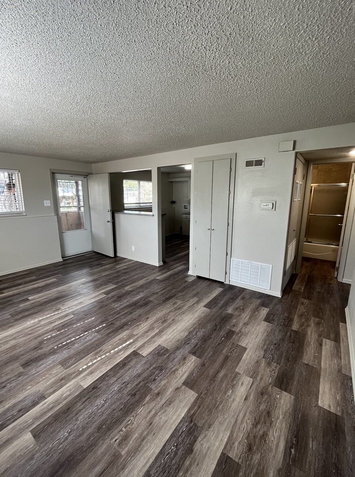 50 Barclay Dr #4 - Photo 4 of 8