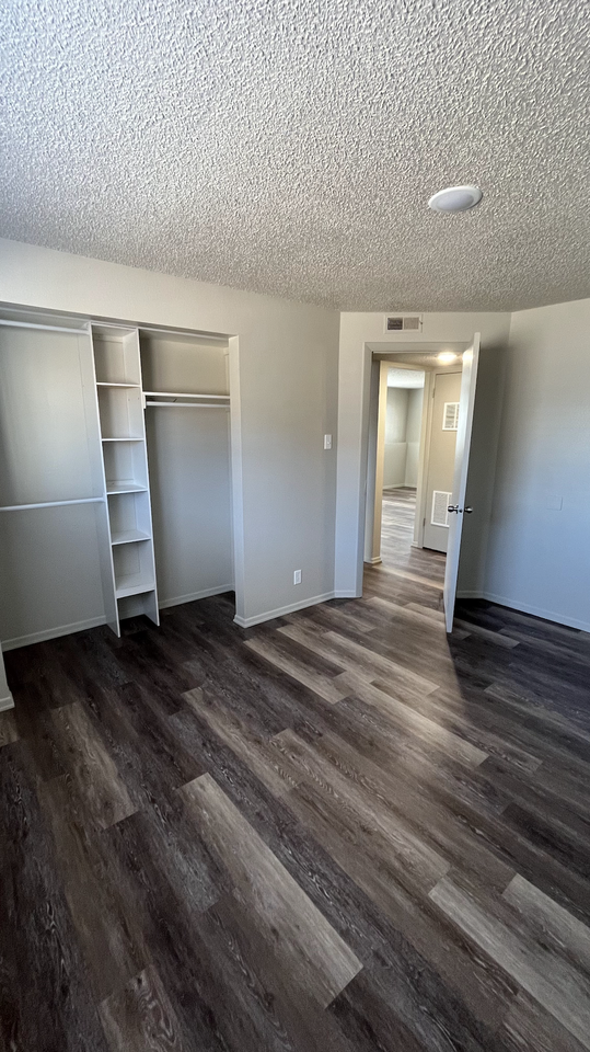 50 Barclay Dr #4 - Photo 5 of 8