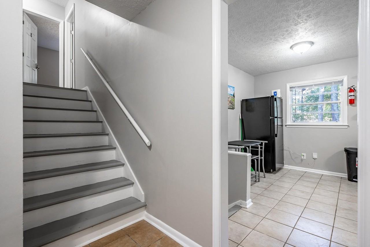 Collier Ct Nw - Photo 6 of 11