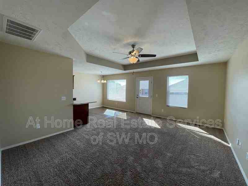 438 W Barcelona St - Photo 2 of 12