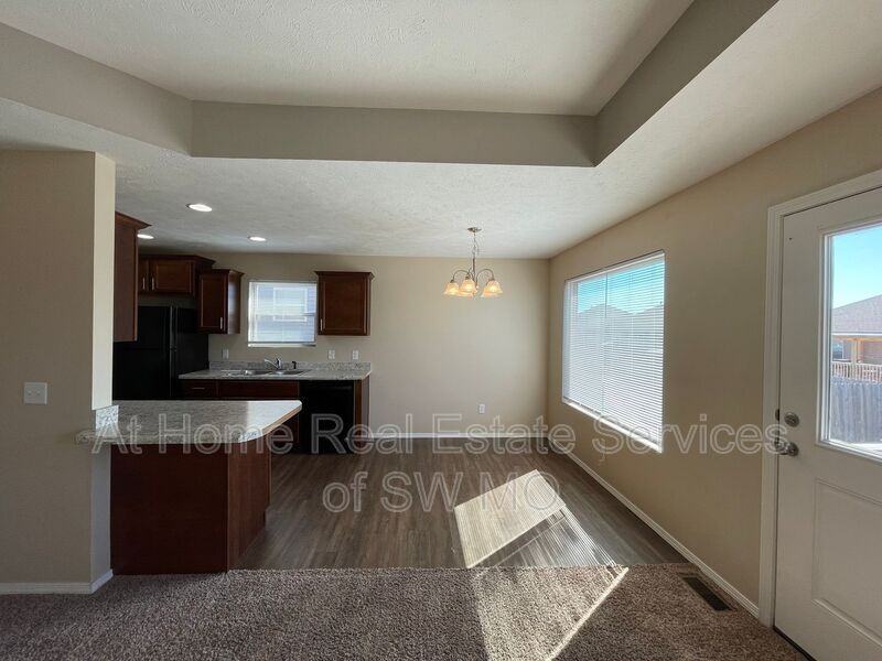 438 W Barcelona St - Photo 3 of 12