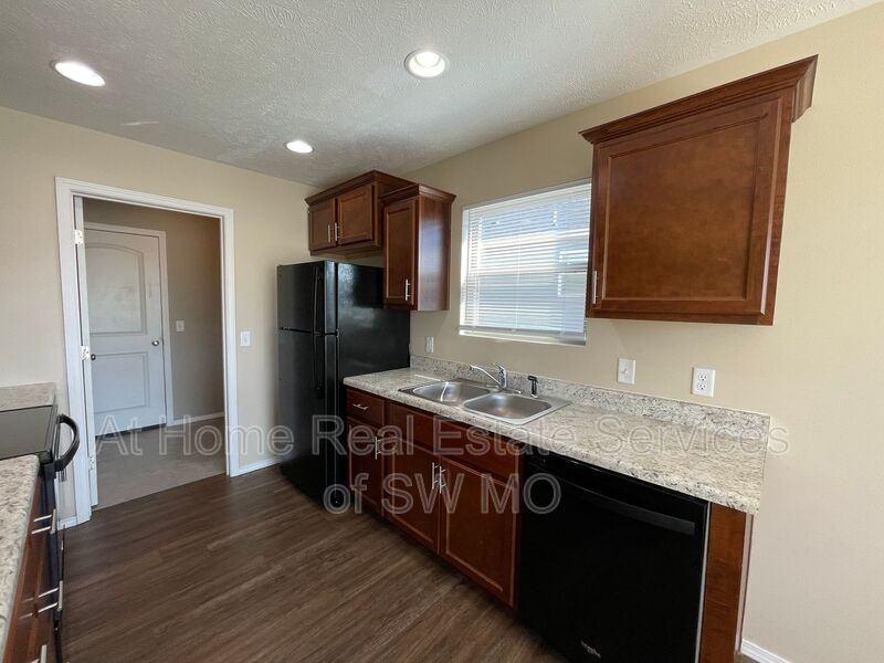 438 W Barcelona St - Photo 4 of 12