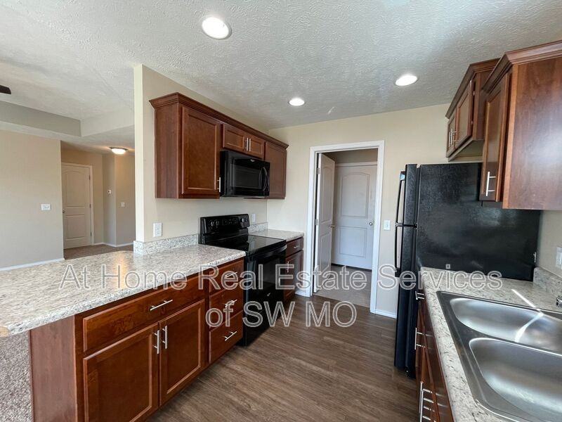 438 W Barcelona St - Photo 5 of 12