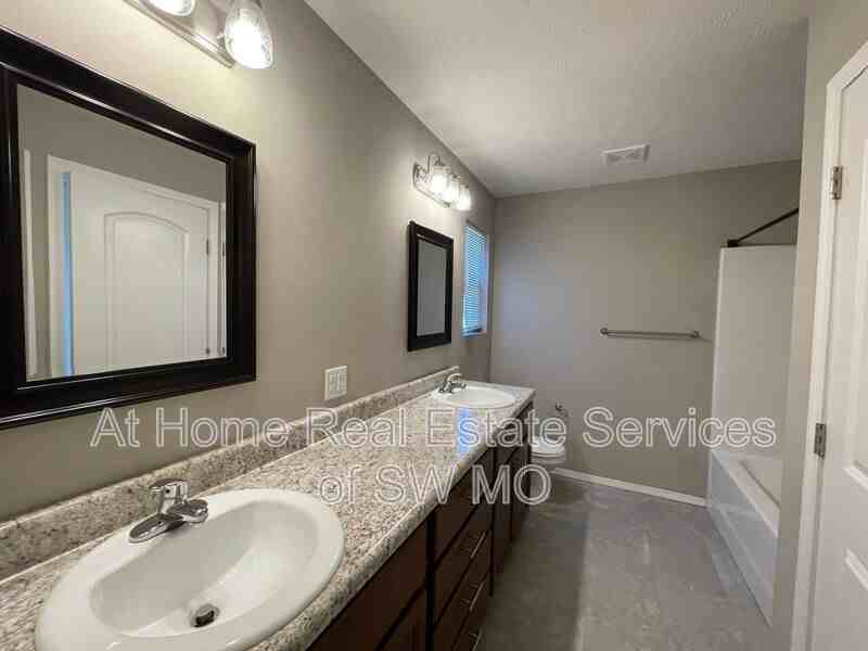 438 W Barcelona St - Photo 7 of 12