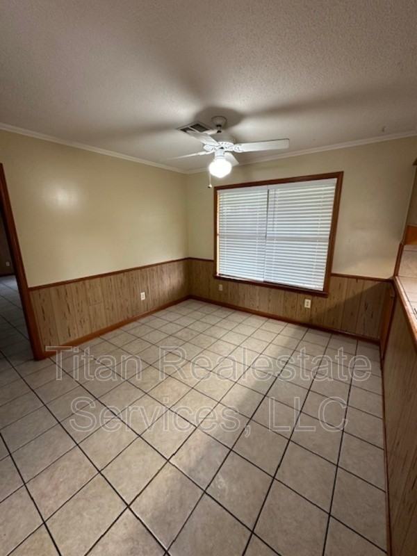413 Woodvale Ave - Photo 4 of 9