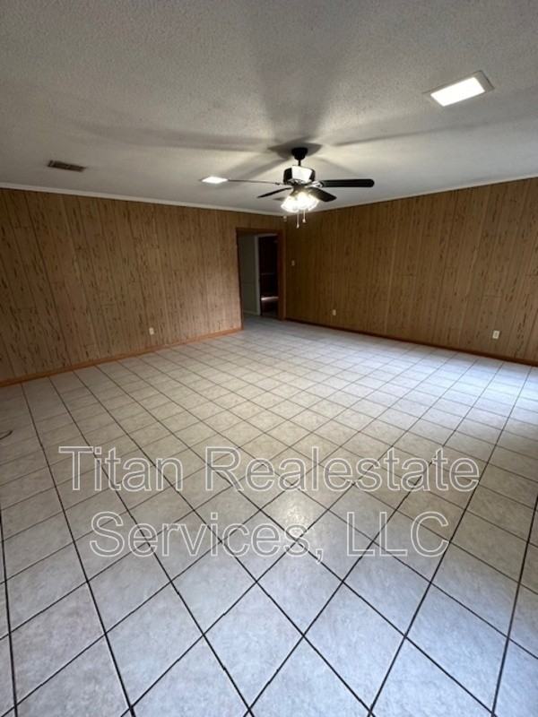 413 Woodvale Ave - Photo 6 of 9
