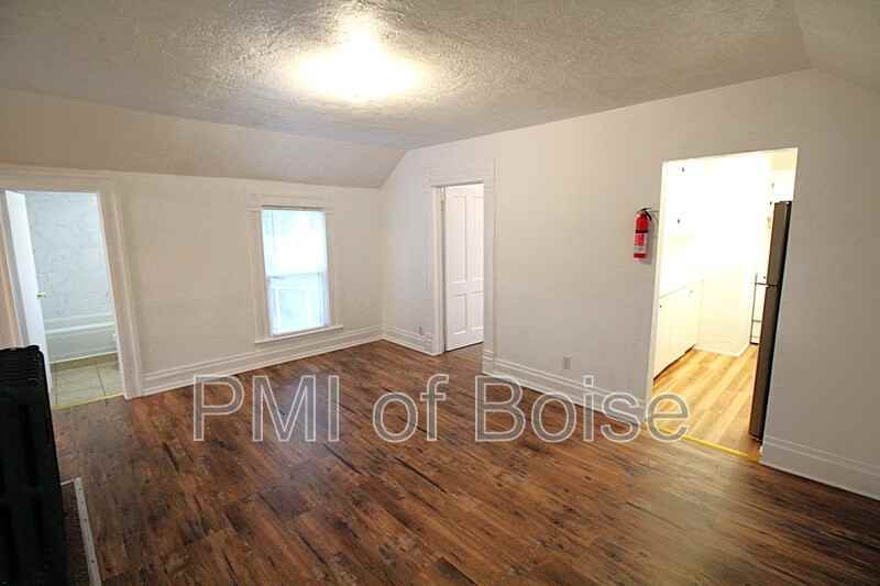309 E Bannock St #2 - Photo 3 of 15
