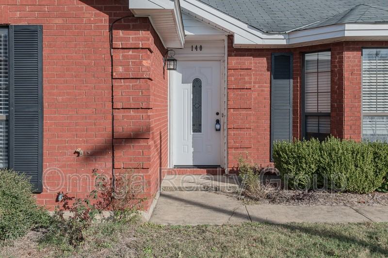 140 Hambleton Rd - Photo 4 of 37