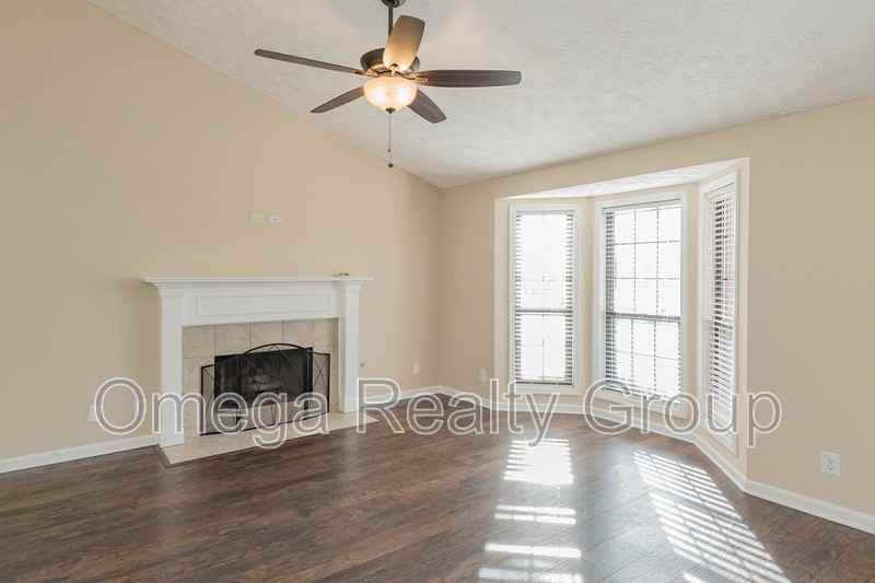 140 Hambleton Rd - Photo 7 of 37