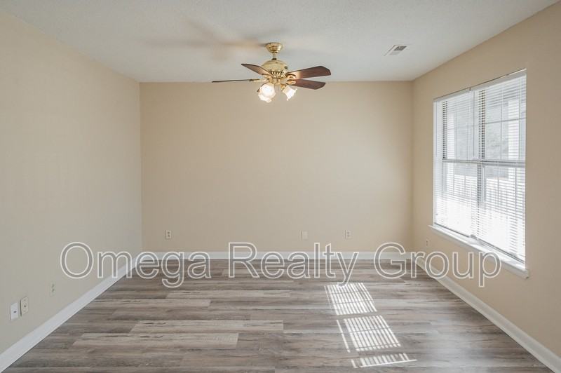 3330 Meridian St N #206 - Photo 5 of 25