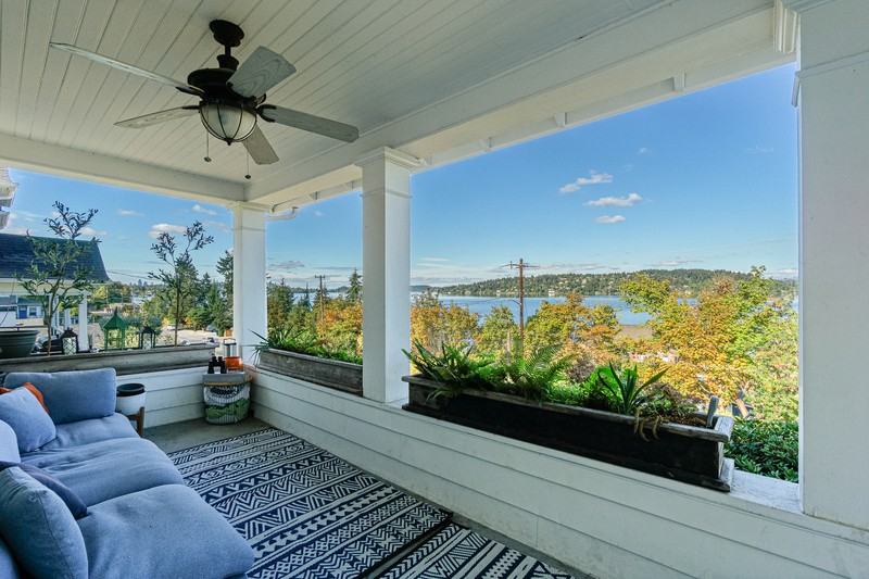 9963 Rainier Ave S - Photo 3 of 34