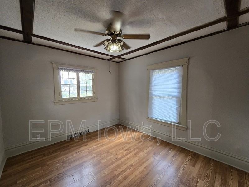 215 17th St Ne - Photo 3 of 7