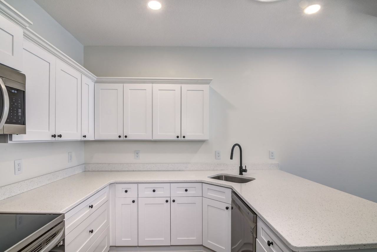 2550 Dawes Place - Photo 2 of 43
