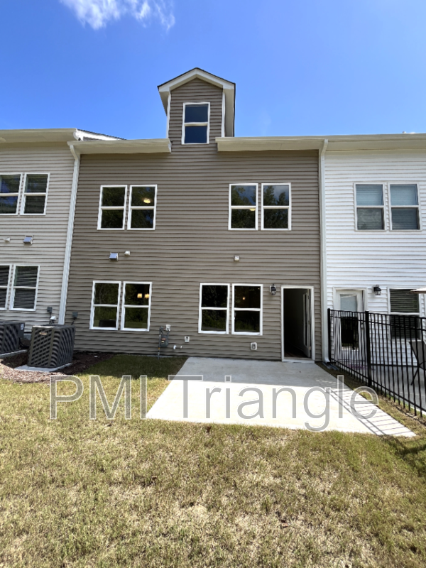 272 Shingle Oak Rd - Photo 3 of 20