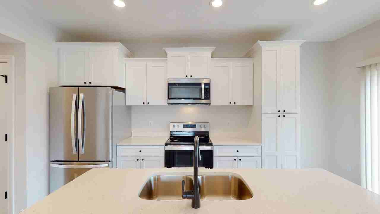 828 Dailey Place - Photo 3 of 41