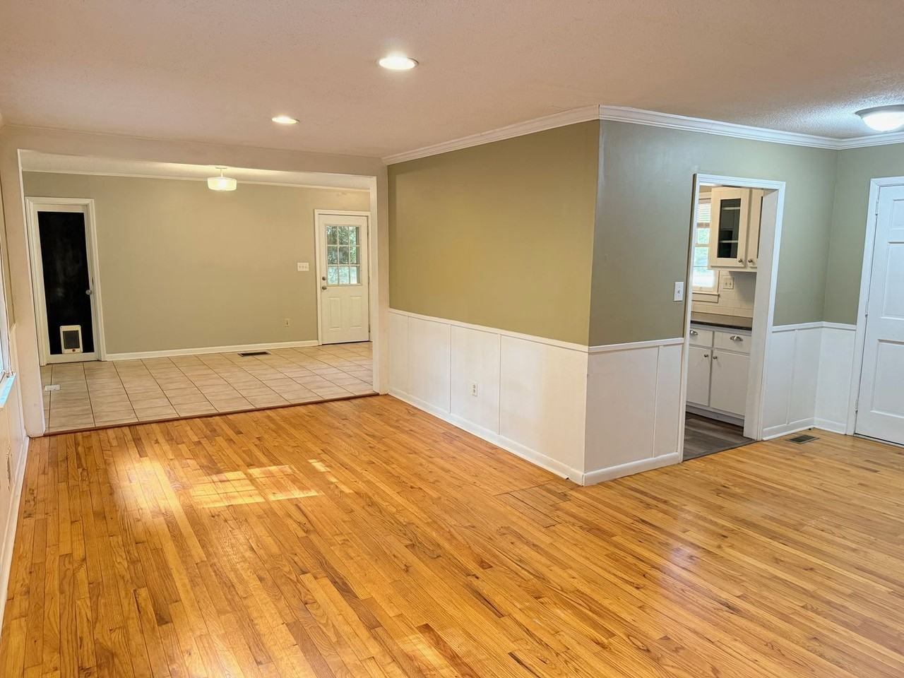 139 Stafford Dr - Photo 2 of 23