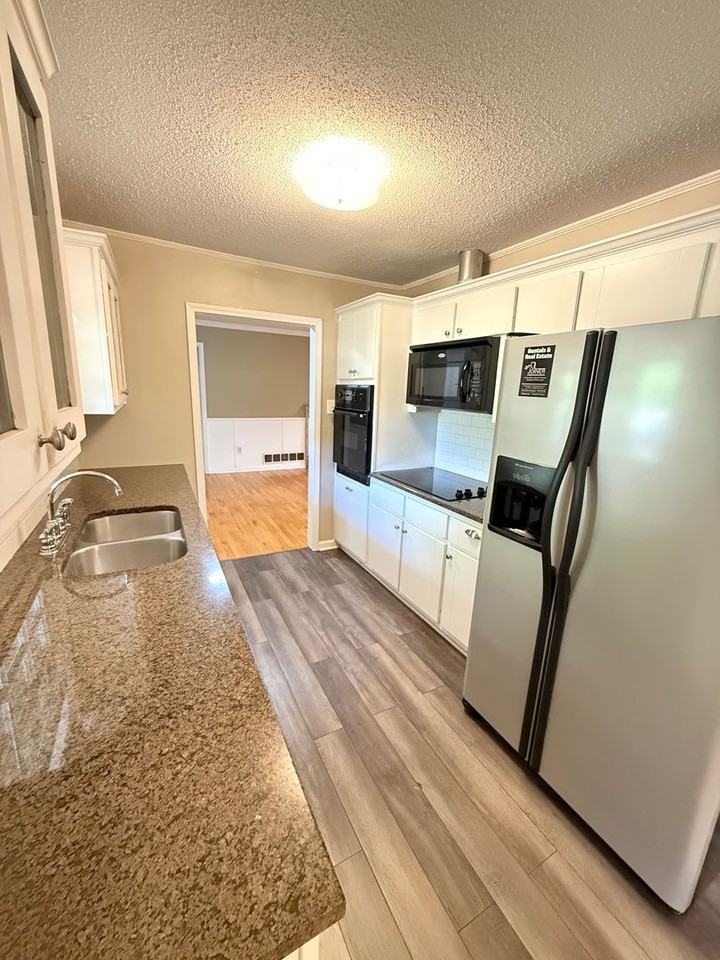 139 Stafford Dr - Photo 6 of 23