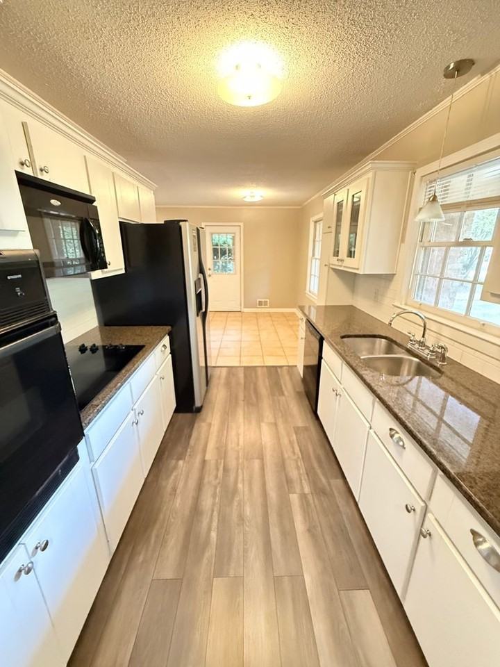 139 Stafford Dr - Photo 7 of 23