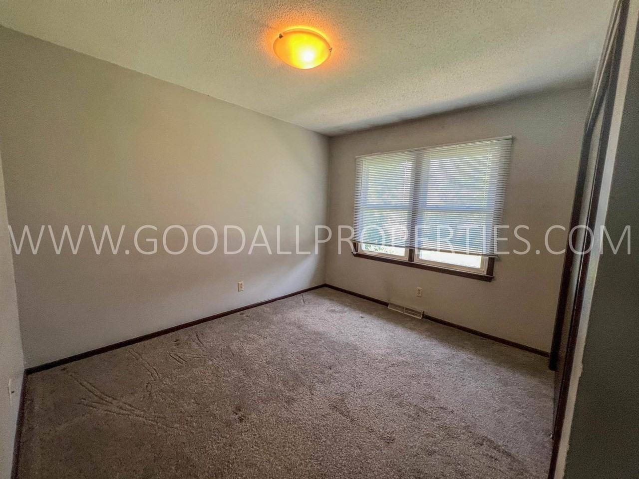 1706 Nw 2nd St - Photo 5 of 6