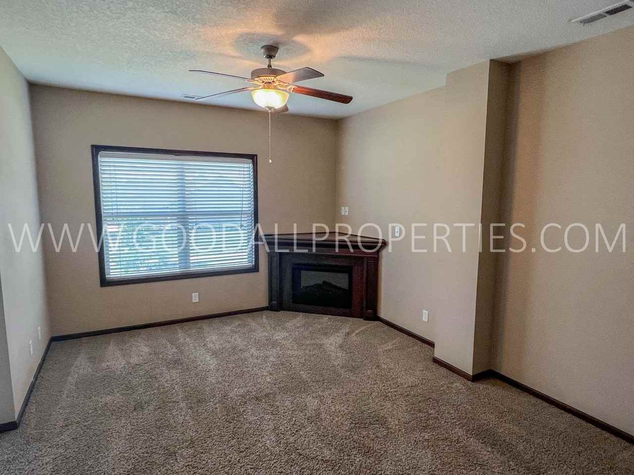 1211 Ne Windsor Dr #204 - Photo 2 of 12