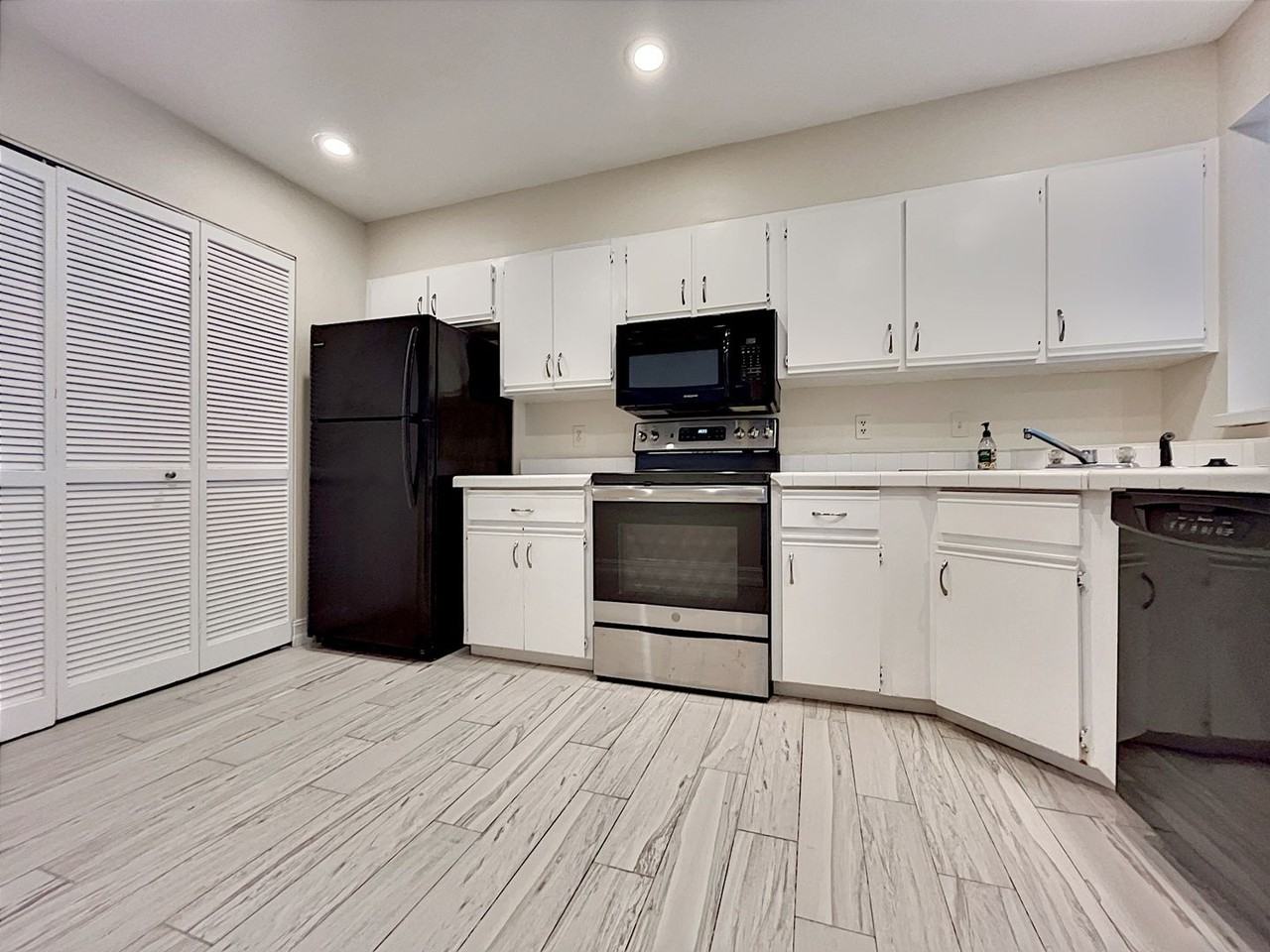 4574 Southfield Ave - Photo 6 of 29