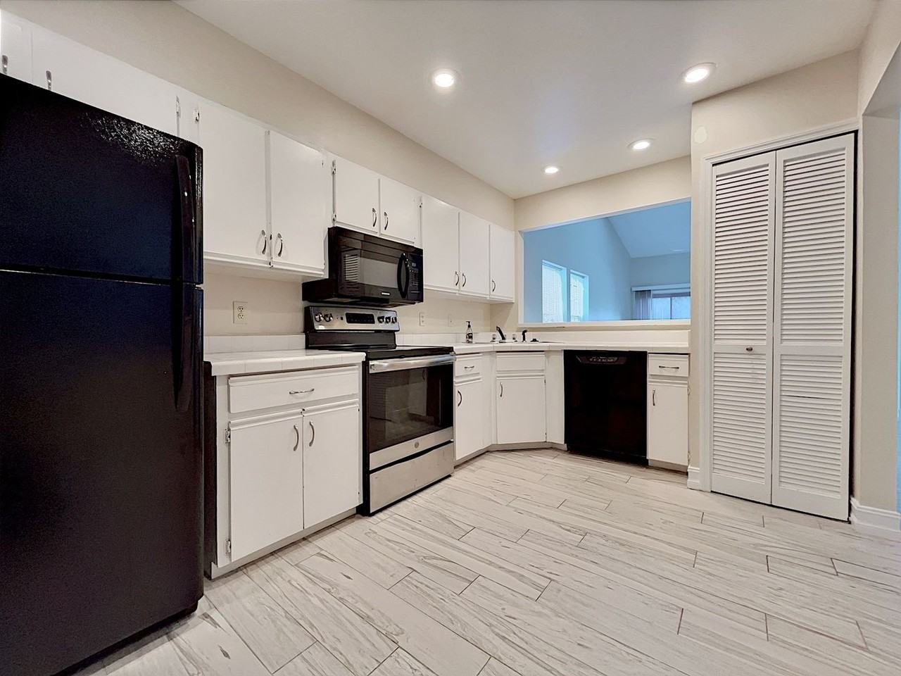 4574 Southfield Ave - Photo 7 of 29