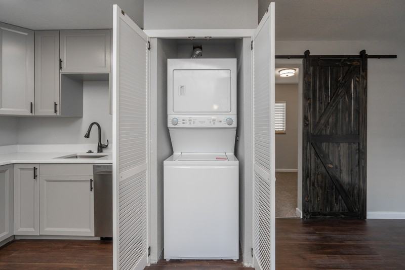 1244 Ohio St - Photo 5 of 11