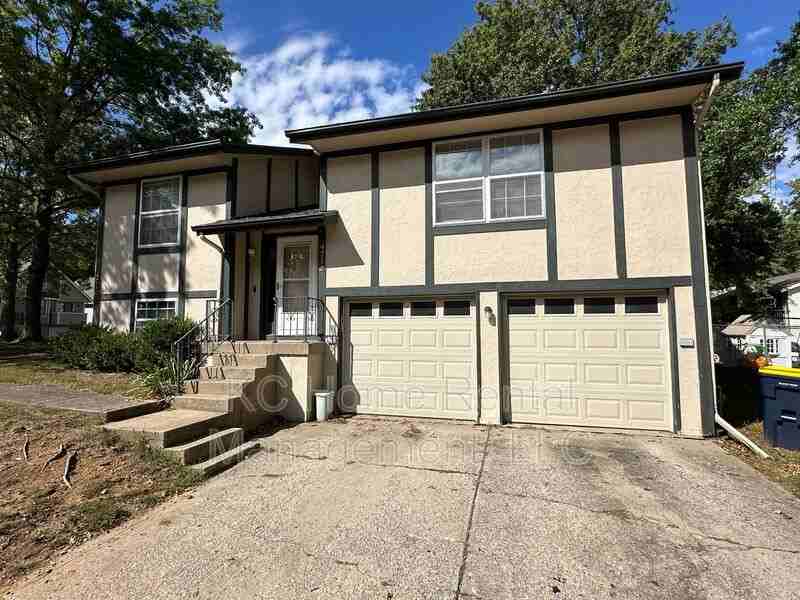 4712 Nw 78th St - Photo 2 of 29