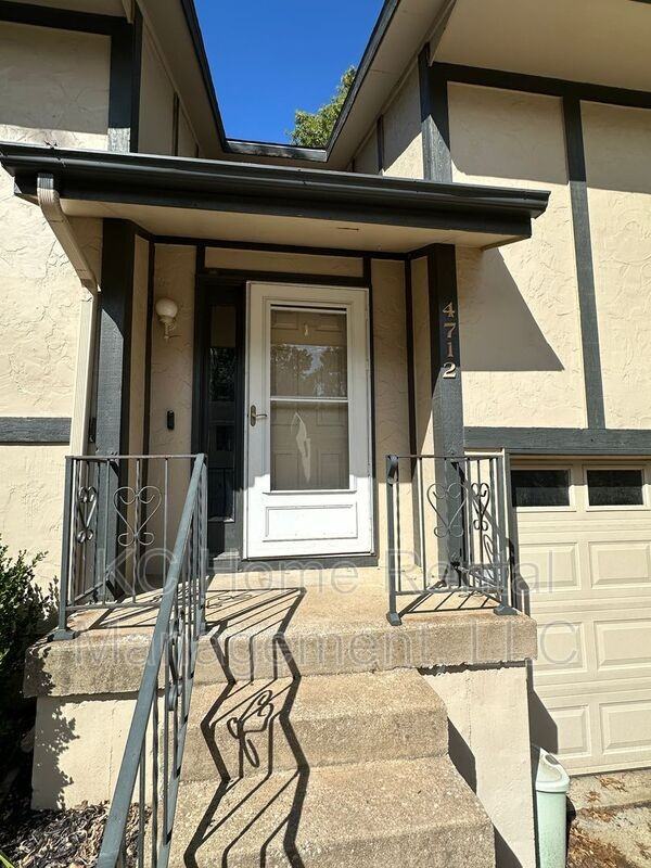 4712 Nw 78th St - Photo 3 of 29