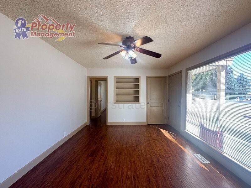 1721 S Pacific St - Photo 4 of 23