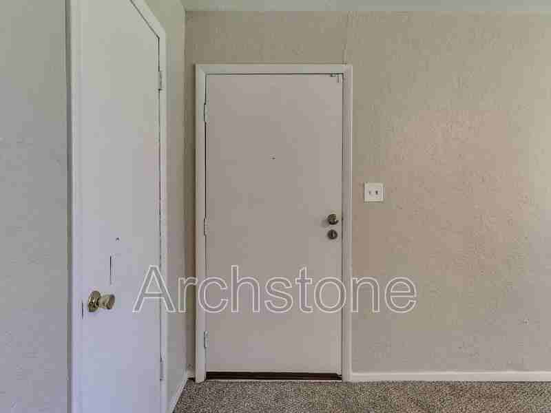 2713 Sw 61st St - Photo 2 of 39